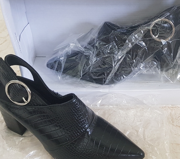 New black shoes - Picture 2 of 3